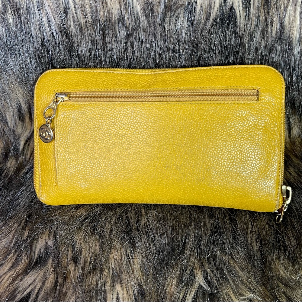 Authentic Chanel Caviar yellow zippy wallet - Picture 2 of 16